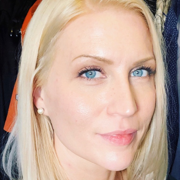 Meet your Posher, Hilary - Picture 1 of 1